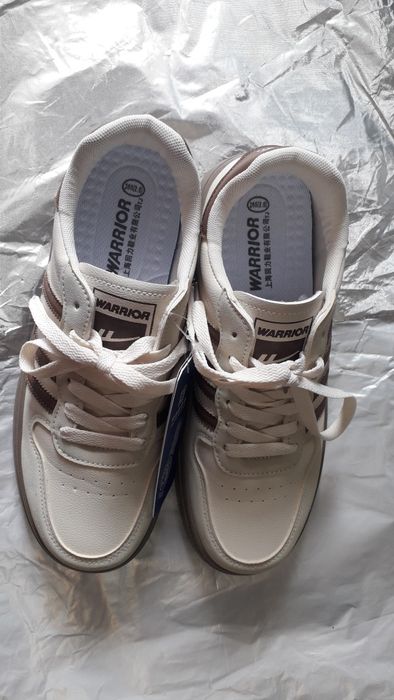 Кроссовки новые. 42 размера