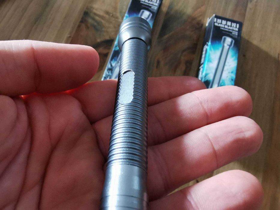 Ustensila de spart sticla capace telefoane tip pix creion soc tactic