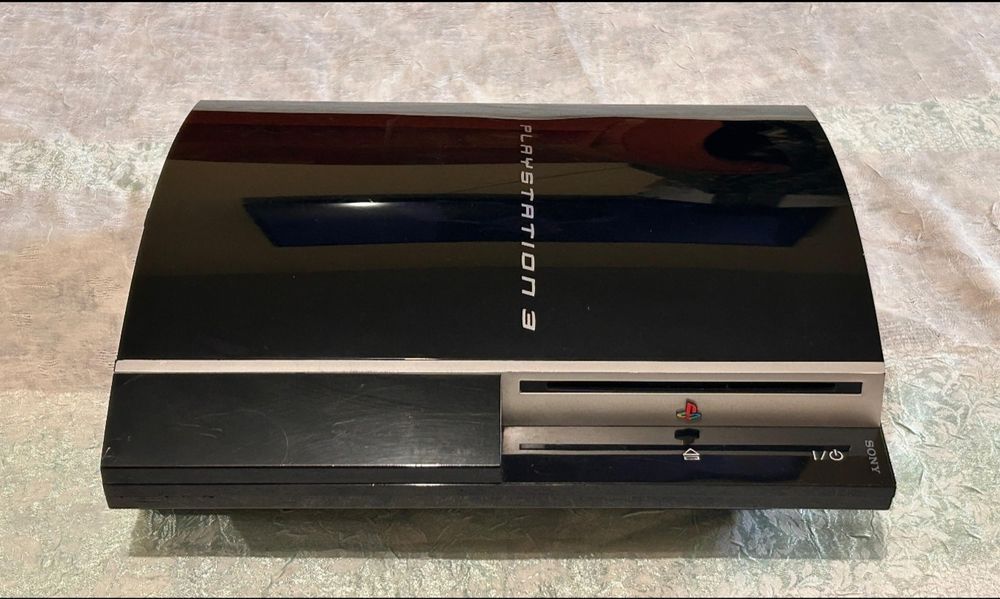 Vând PlayStation 3 Phat