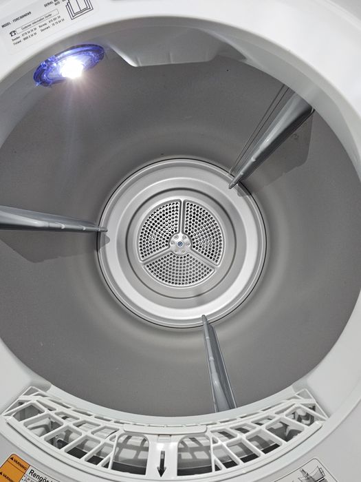 Сушилня с термопомпа LG