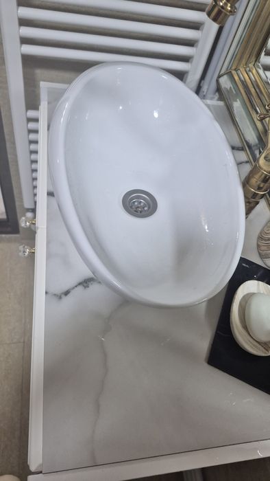 Mobilier baie mdf cu ghiuveta, oglinda si baterie