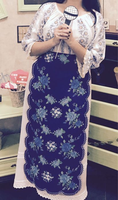 Costum popular stilizat impecabil