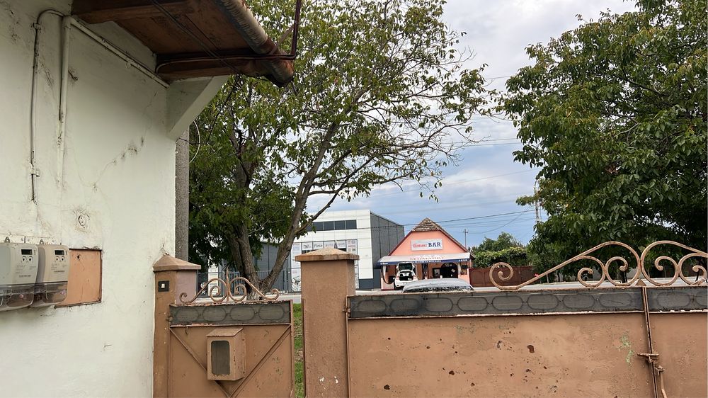 Ofer spre inchiriere casa mare cu teren 2000 mp pe Calea Timisorii