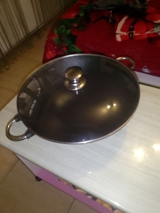 Vând wok din fontă pt camping