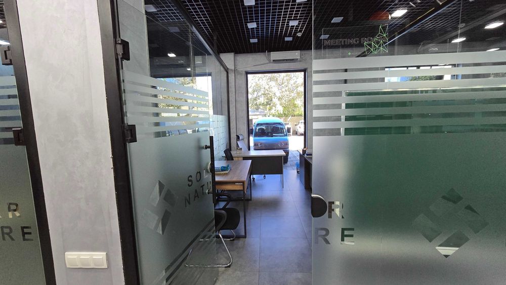 Готовый офис на первом этаже в нежилой здании с ремонтом.