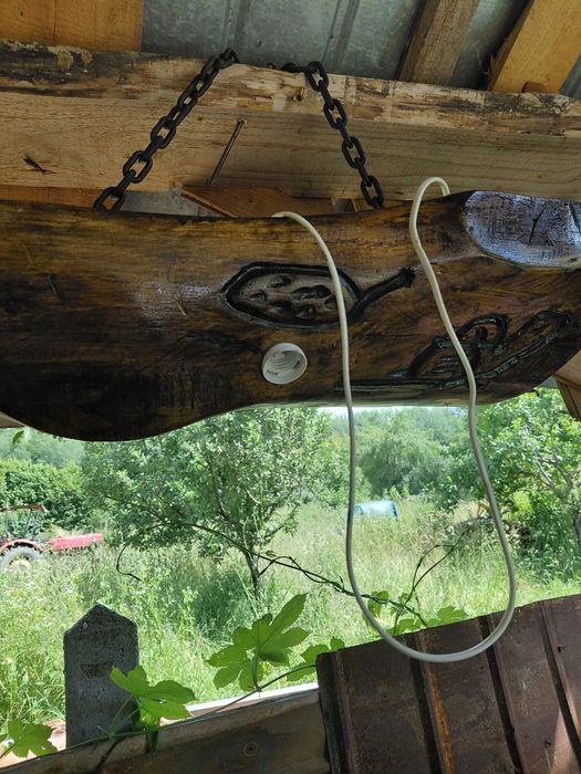 Vind  lustre din lemn