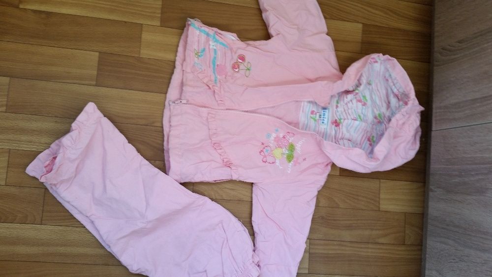 продам костю на девочку 92размер