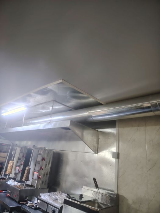 Продам барную стойку,вытежка, гриль аппарат, бургер аппарат, газ плиту