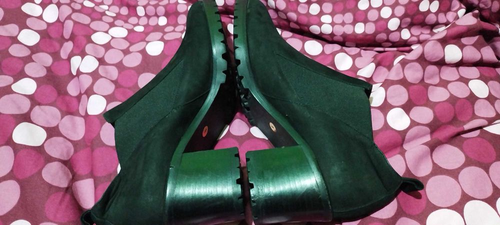 Ghete negre din piele naturala de la Paul Green! Marimea39/UK: 6! Noi!