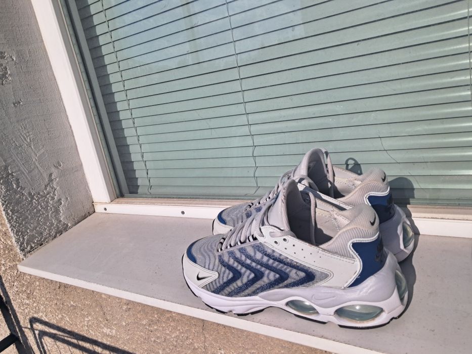 родавам мъжки маратонки Nike Air Max TW в отлично състояние. Моделът е много удобен и със страхотен дизайн, идеален за ежедневието.