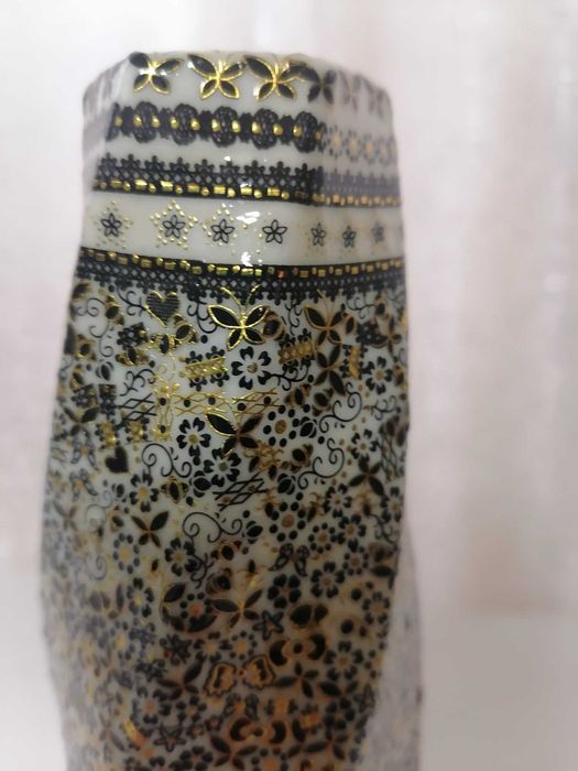 Ваза за цветя ръчно декорирана 22 см