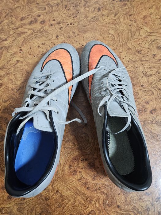 ghete de fotbal Nike

Hypervenom Phelon II FG în nuanţa gri cu

portoc
