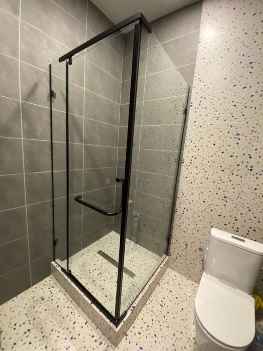 Стеклянные душевые кабины