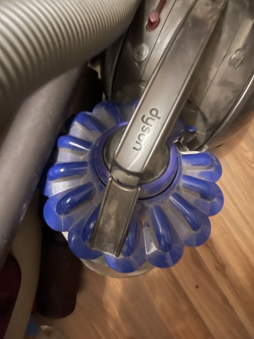 Продам dyson на запчасти со шлангом