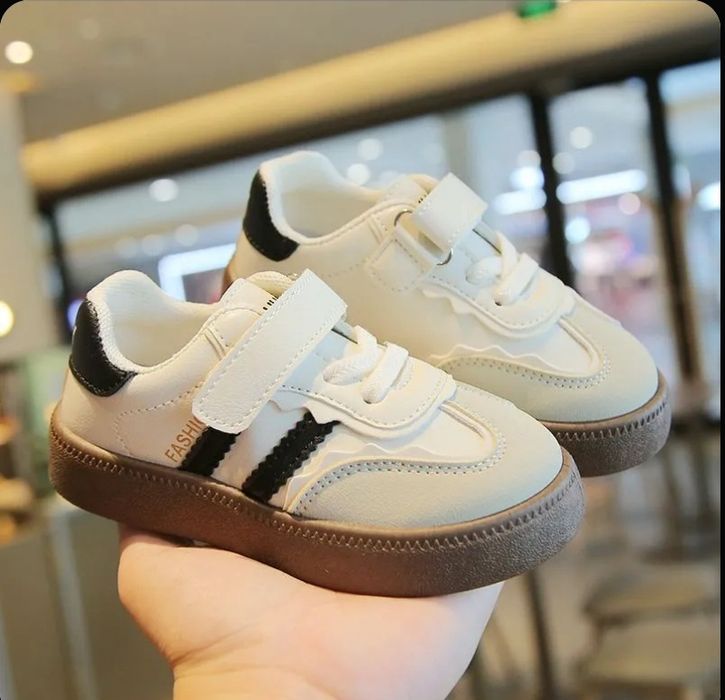 Детские спортивные кроссовки