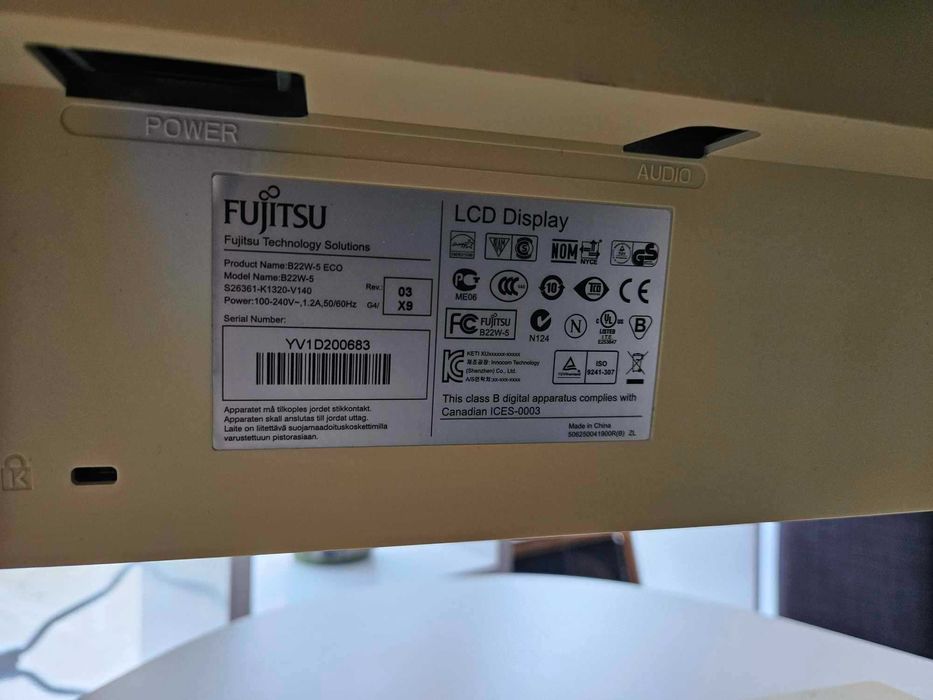 Монитор Fujitsu B22W-5 ECO 22" инча + кабели