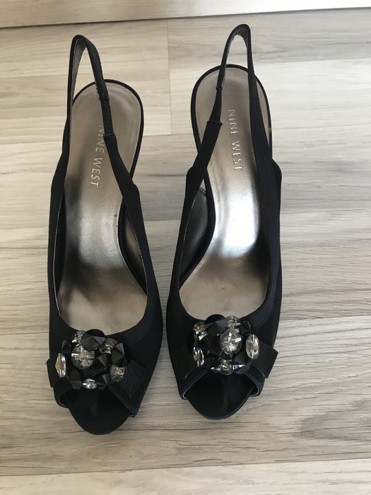 Sandale satin , 38,5, cu accesoriu si fundita