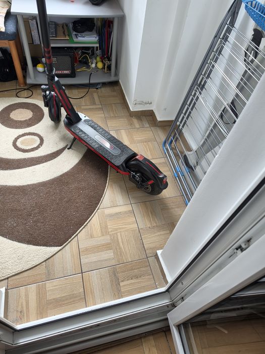 Trotineta electrica RCB, Pliabila,30km/h autonomie 35 km Motor 500W cauciucuri 10 inch pline rezistă până la 150 kg