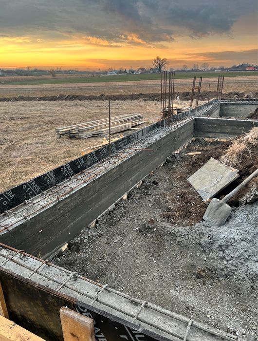 Echipa de meseriasi in constructii