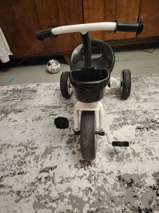 Трехколесный велосипед для детей.