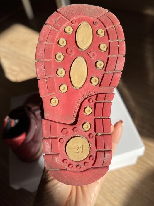 Продам детские ботинки