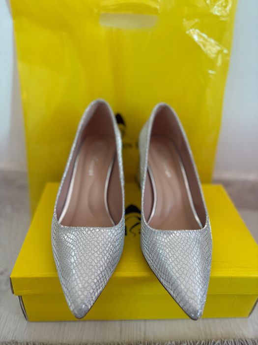 Продается Туфли женские новые