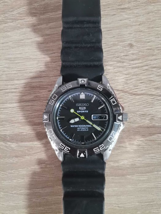 Часовник seiko 5 sport