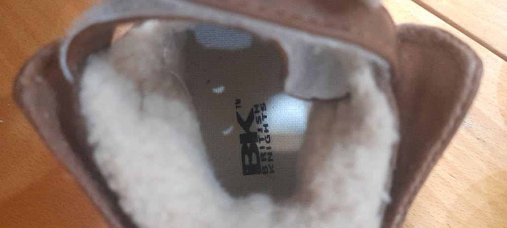 Продавам детски топли кожени обувки употребявани почти нови