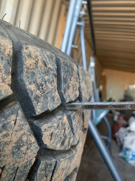 Продам комплект резины на Ленд Крузер 200