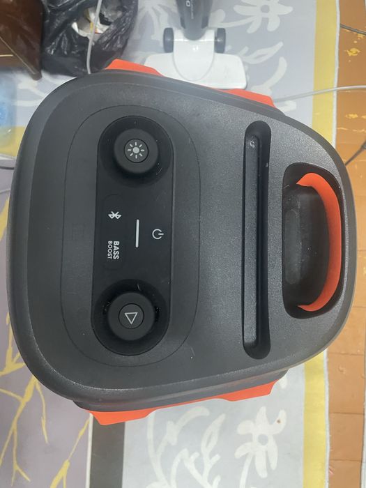 Продам колонку jbl party box 110