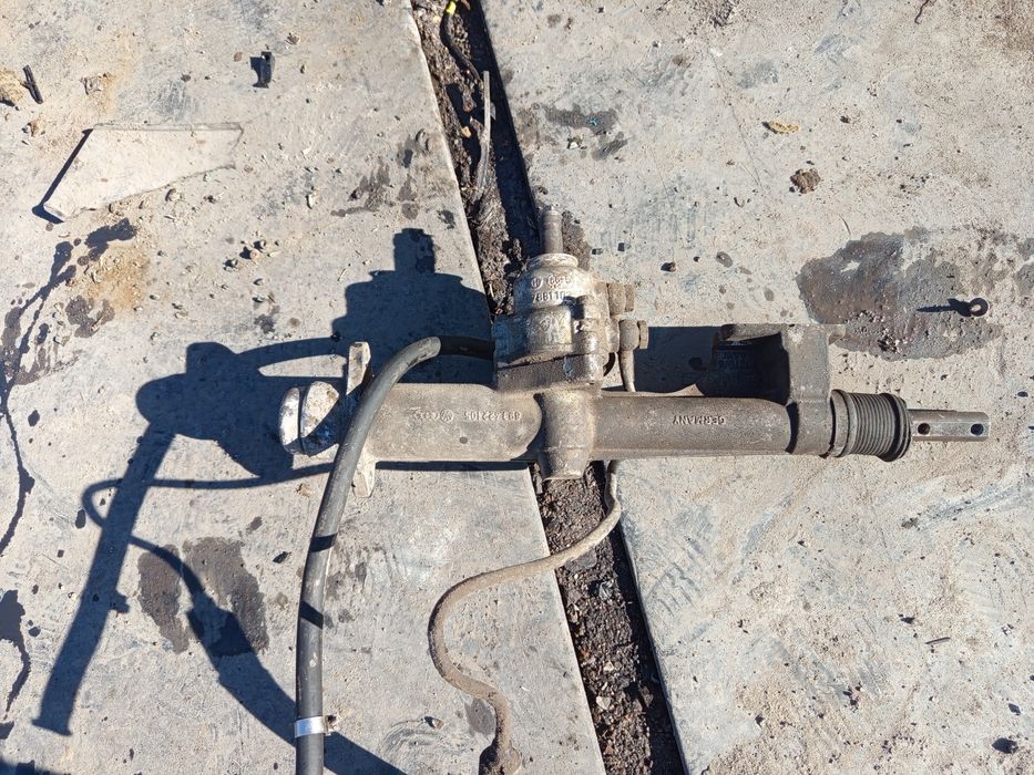 Рулевая рейка ауди80 б3