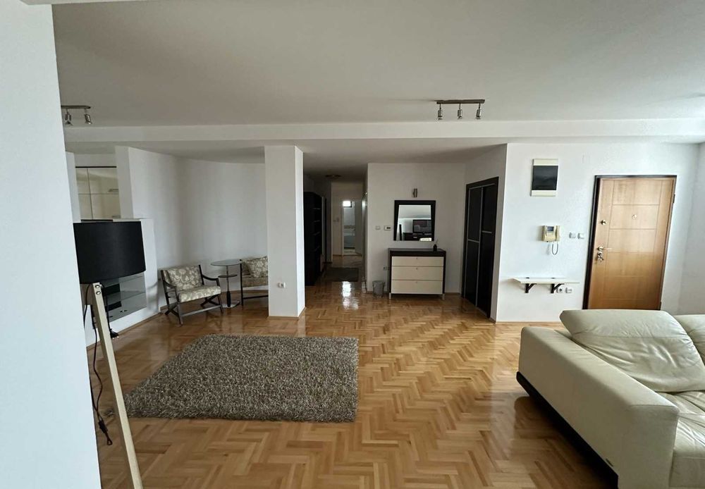 Дава се под наем Тристаен апартамент в Пловдив, Младежки Хълм - 105 кв.м за 425 € - Снимка #2