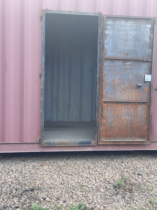 Контейнеры под склад.