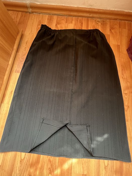 Fusta clasica cu dungi subtiri