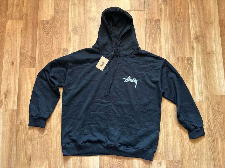 Hanorac Stussy cu eticheta (nu Nike, Gucci, Adidas, Balenciaga)