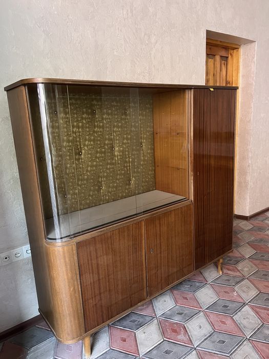 Продам сервант