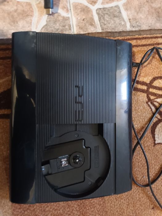 PS3 Super Slim (CECH-4304A) + джойстик и игри
