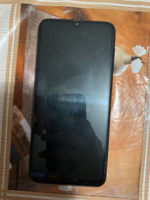 Samsung a50 telefoni sotiladi