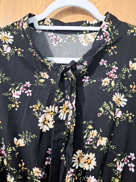 Rochie neagra model floral marimea M