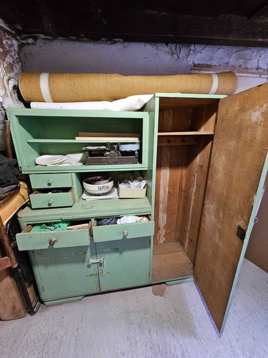 Bufet vintage din lemn masiv anii 60–70 – piesa autentica