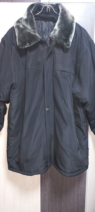 Продам зимние куртки