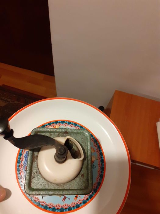 Rasnita romaneasca Resita vintage