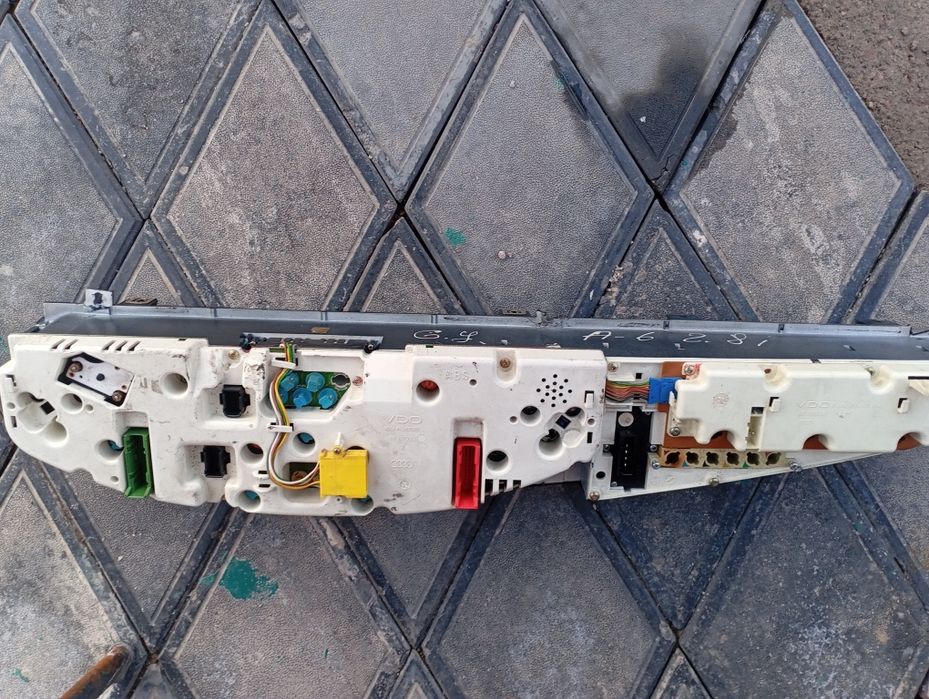 Щиток приборо Ауди А6 С4 2.8