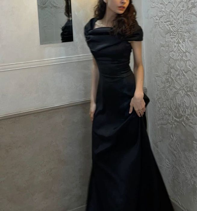 Вечернее черное платье