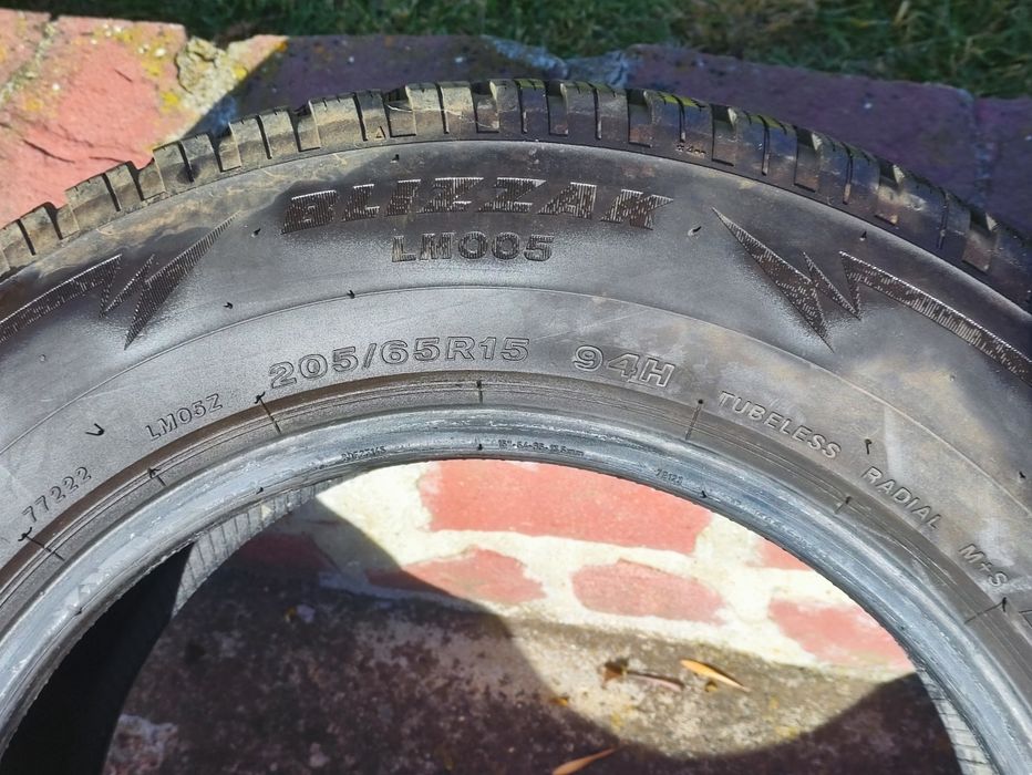 Bridgestone Blizzak 205/65R15 зимни