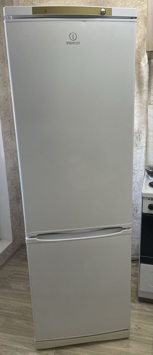 Холодильник indesit