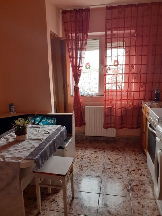 Inchiriez apartament cu doua camere 300€