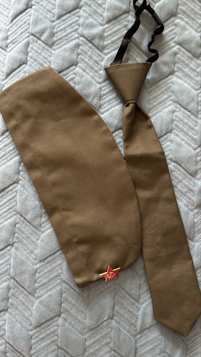 Пилотка и галстук