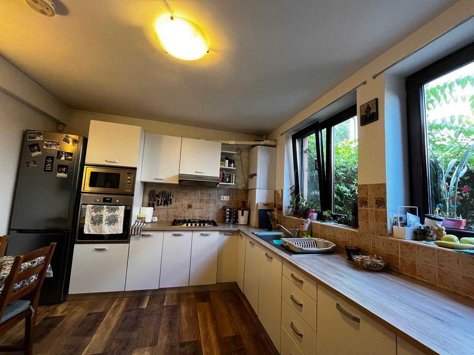 Vand Casa singur curte Brancoveanu, Alunisului, , 5 camere si 3 bai, 160 m.p..