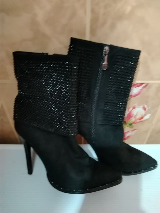 Батильоны замшевые со стразами